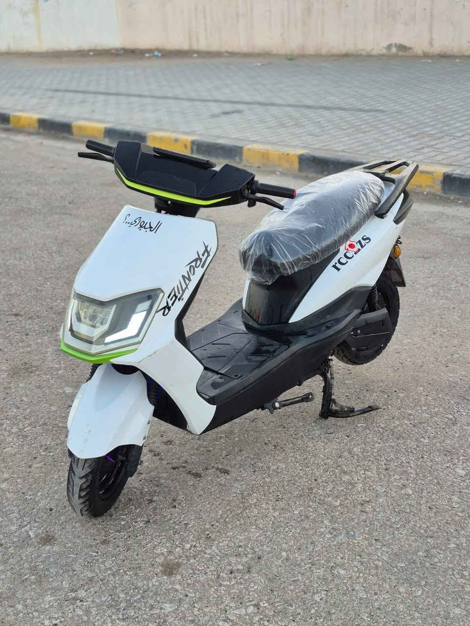 السلام عليكم دراجة سكنز شحن موديل2024 لون ابيض سرعة85 حقيقي شرط الدراجة5 بطاريات دبل 32 امبير بطاريات مشروطات وعل فحص شرط دبلات غاز دسكات دهن
كهربائيات الدراجة كلهة شغالة اشاير هورن نمر 4 شغالات عقل بلادي للبيع فقط السعر550وبيها مجال شراي تعال خاص للاستفسار ***********
