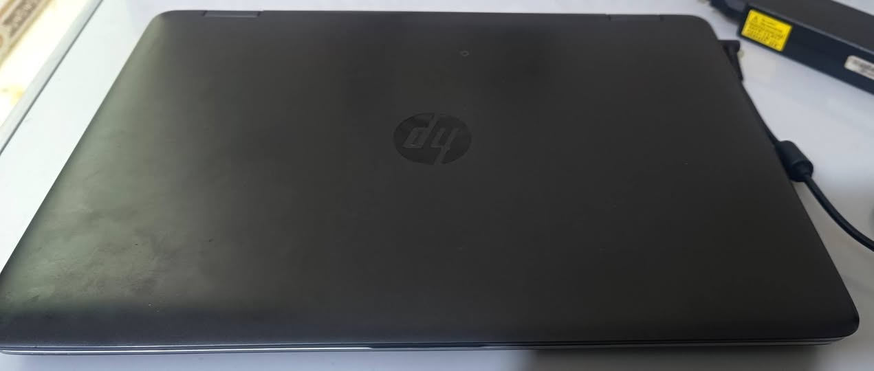 حاسبة hbنضيفةكلش شغالة فول HDللبيع السعر 250بطاريةجيدةالشراي اتصل على رقم الهاتف ***********
