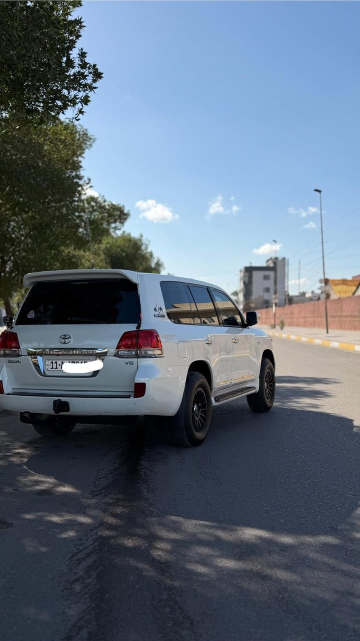 لاندكروزر (2011) ستيني ✅
ماشية 204 ألف كم حقيقي
2011))ستينيه
((محرك وكير مكفول))✔️
فول مواصفات، معروفة مواصفات الستيني
السيارة مجهزة تجهيز بر كامل

الإضافات:
 • السيارة عليها سبيسرات تعلي
 • عليها تخم ويل برايد
 • تخم ويل شاهين 2025
 • عليها بلوجكترات أمامية
 • عليها لدات جانبية وخلفية
 • بلوجكتر خلفي
 • جهاز كارمن GPS
 • وغيرها من الإضافات

السيارة موجودة كل أغراضها البلادية 
تريدها هيج، تريدها أرجعها لك بلادي عادي

السيارة بيها جاملغ مبدل
وبراغي باب مفتوح
والسونر مبين بالمنشور

السعر:
🛑 السعر على وضعها وصرفها: 315 ورقة
🛑 السعر على وضعها البلادي: 305 ورقة
وبيها مجال شي بسيط

رقم بغداد — باسمي السيارة 
📍 العنوان: بغداد / شارع فلسطين
📞 للاستفسار: ***********
