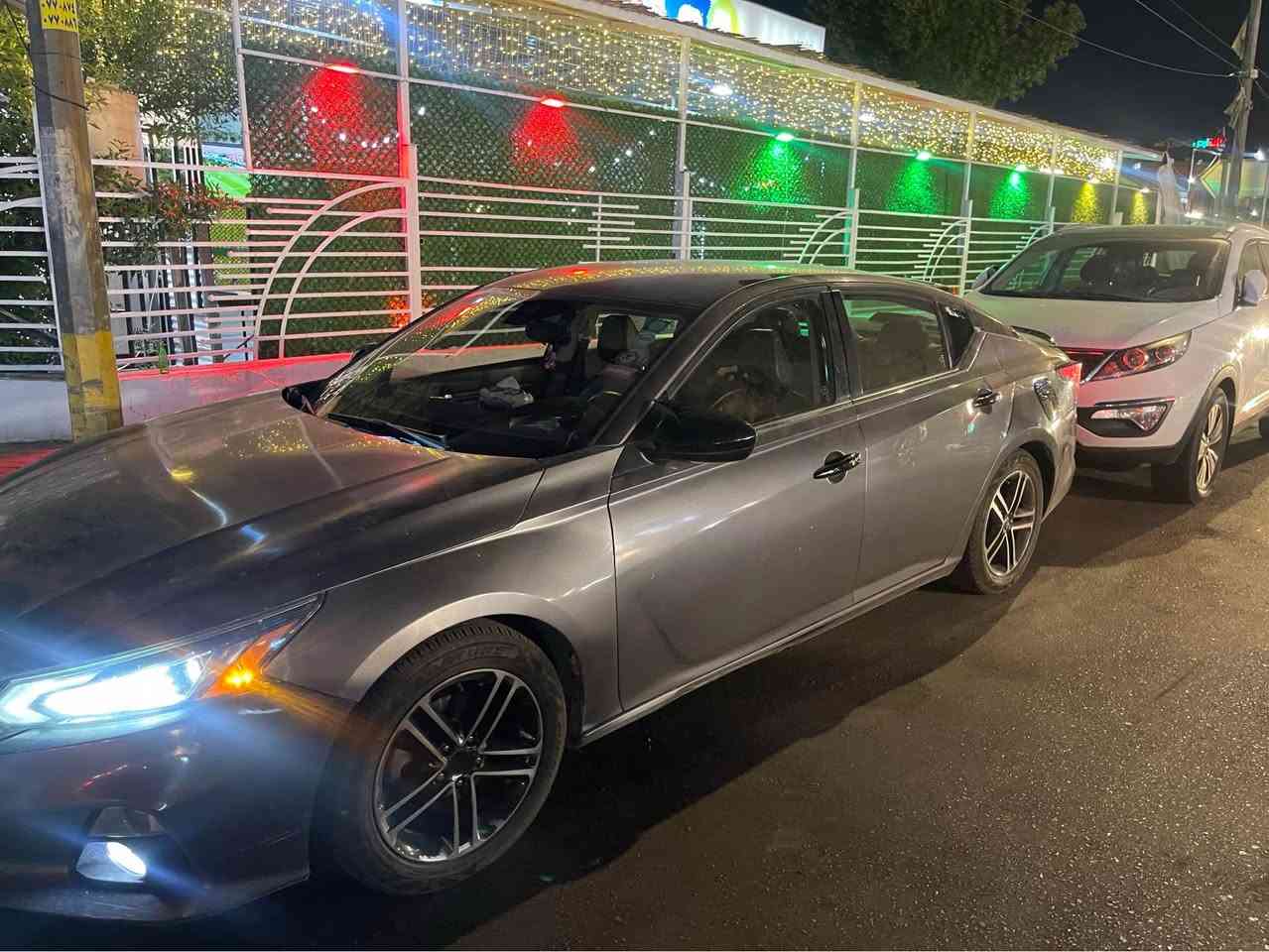 للمراوس ب سياره سعرها اقل محتاج فرق شعدك دزلي نيسان التيما ٢١ sr معوقين فول السياره عدا الفتحة 
كشن جلد كهرباء 
رادارات 
خلفي 
امامي 
جانبي
حساس توقف ذاتي 
كامره دواره 
تشغيل عن بعد 
كير محرك تبريد كله مكفول 
الصدر ٧٠٪؜
ضربتها من امريكا جاملغ خلفي وقبغ جنطه 
وبلعراق صار بيها جاملغ خلفي عكس السايق نصه نصبغ والجاملغ الامامي جهة السايق تبديل 
للاستفسار اكثر 
***********
او ع الخاص ٢٤ ساعه عدي نت بغداد, العراق
