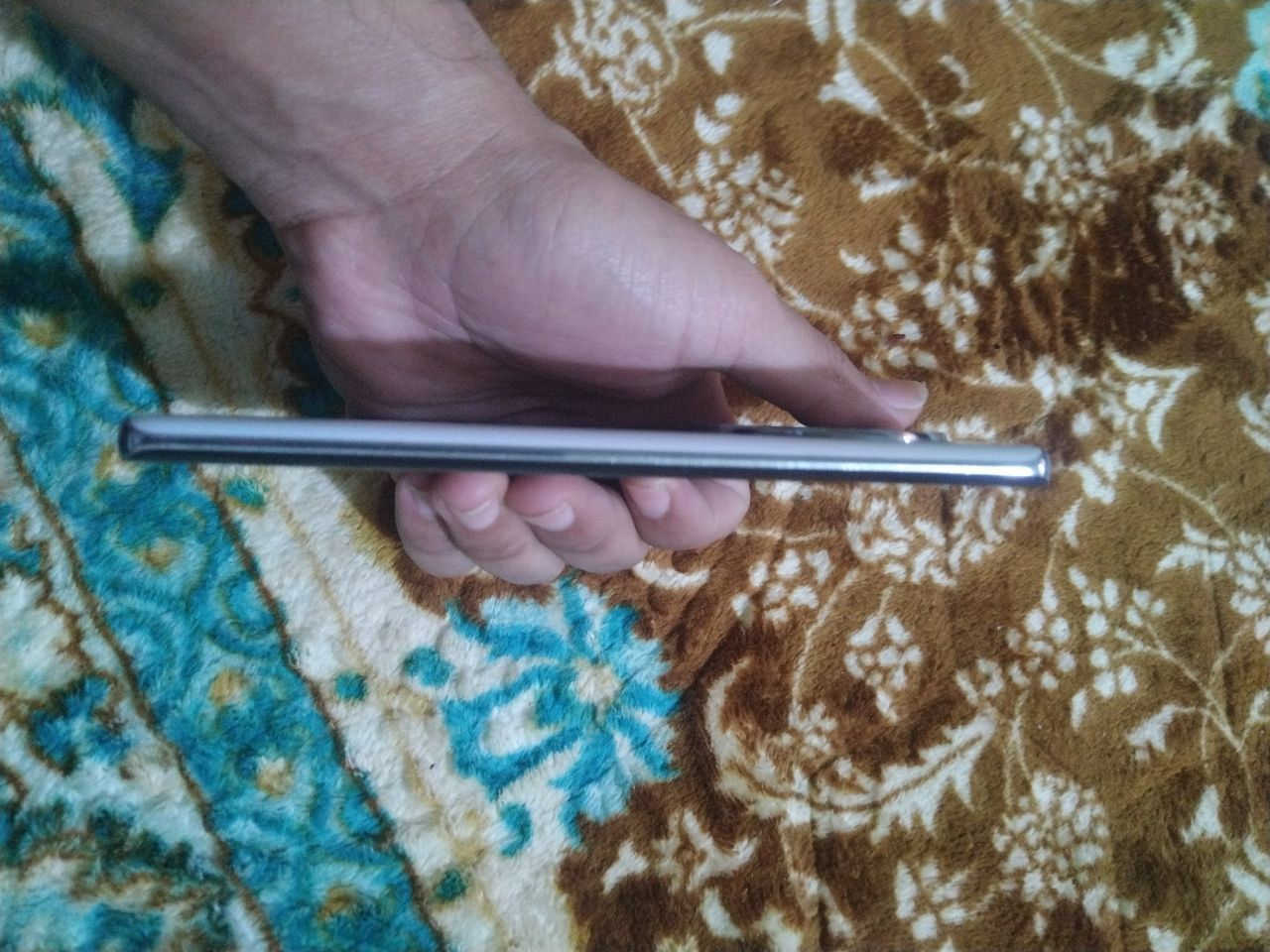 هونر5G x9a  

ذاكره        256
رام            8+5
معالج       snapdragon695
شاشه       120 هيرتز(AMOLED) 
كامره        64 ميكابكسل
بطاريه        5100
شحن        40 واط
يدعم الشحن السريع
بصمه مدمجه بالشاشه
جهاز شغال كامل و غير مفتوح
جهاز فقط دون ملحقات
الشاشه بيها طبع خفيف جدا مايأثر نهائي 
السعر 150 الف قفل قفل سعر نهائي 
شراي تفضل خاص مايفيدك اعبر المنشور


**إذا كنت صاحب هذا الإعلان وتريد حذفه لأي سبب، رجاءا أرسل رسالة إلى الدعم الفني**