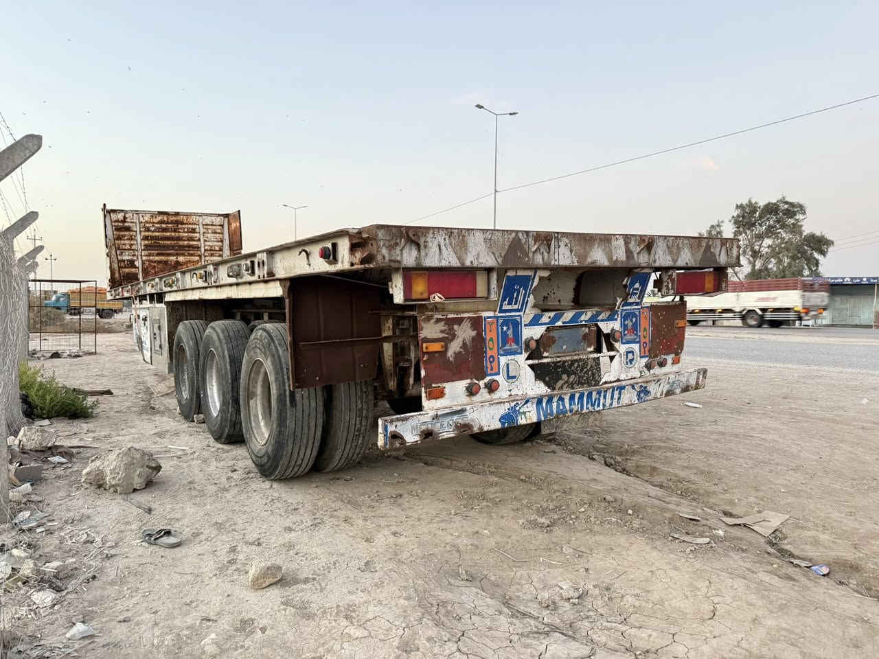 سلام عليكم
عربانه لبيع فلات تخم تاير شاصي مكفول 16 هوا بريك نشره جاهزه  مكان السماوه لاستفسار ***********
