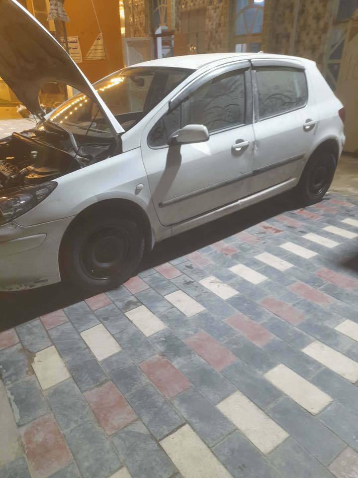 للبيع او مراوس سيارة بيجو فرنسي موديل 2006
كير ومحرك كرولا تيوته 
رقم بغداد 
سيارة حلوه ونظيفه 
سعرها 45 وبيها مجال مكانها كربلاء حي العباس ***********
