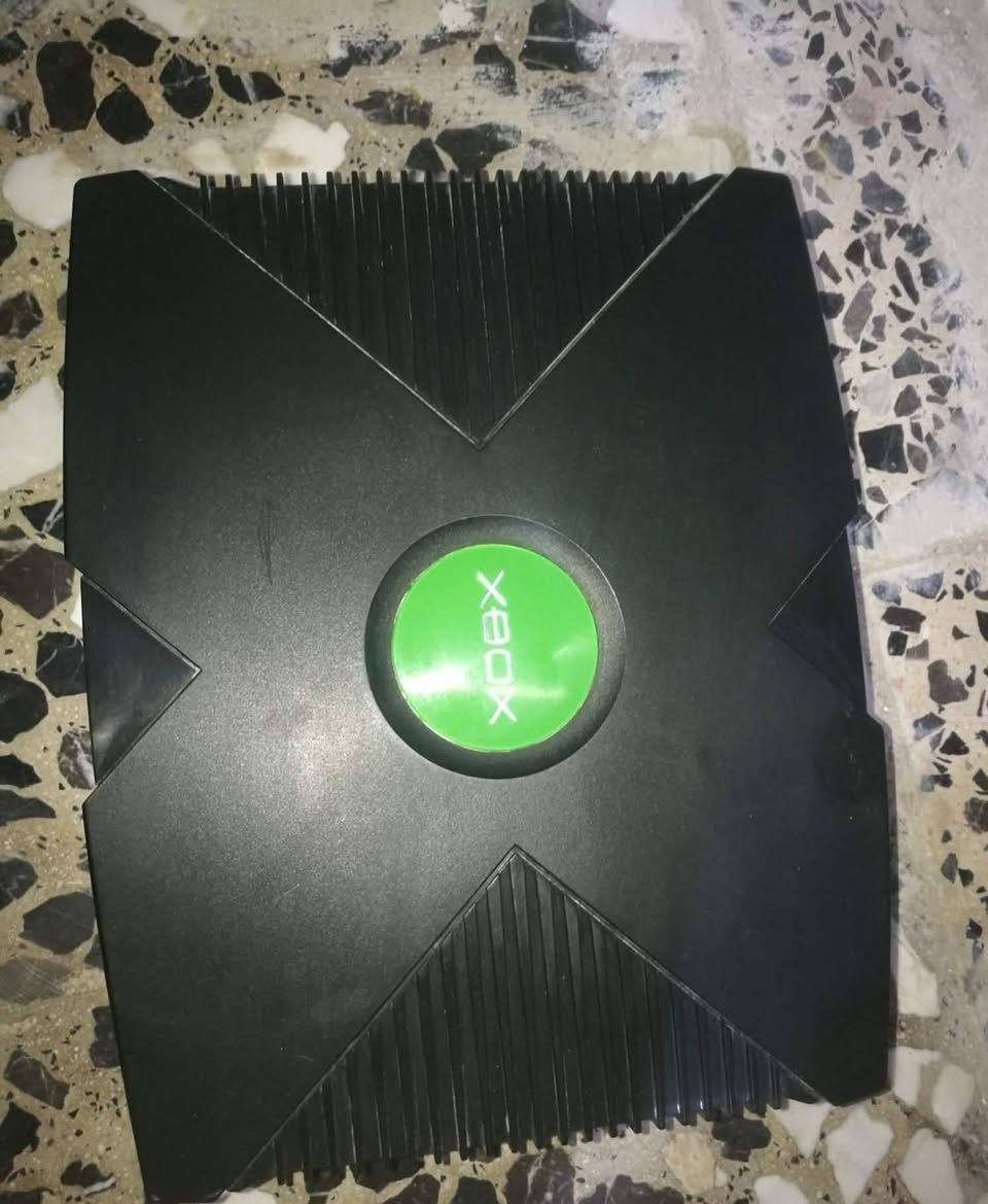 🎮 للبيع: جهاز إكس بوكس أوريجينال (Xbox Original) معدل
​الجهاز كامل ونظيف جداً وبدون أي نقص، وجاهز للتشغيل مباشرة.
​📋 المواصفات
 والملحقات:
​الأقراص الصلبة: يحتوي على 2 هارد (مساحة تخزين إضافية للألعاب).
​الملحقات: يأتي مع تحويلة جويستيك بلاي ستيشن 2 (لتشغيل يدات PS2 بكل سهولة).
​📍 التفاصيل الإضافية:
​الموقع: بغداد - منطقة الشعب.
​السعر: 50 ألف دينار عراقي (وبيه مجال بسيط للشراي الطيب).
​ملاحظة: الجهاز بحالة ممتازة وجاهز للمعاينة. للتواصل والاستفسار يرجى مراسلتي الخاص.


**إذا كنت صاحب هذا الإعلان وتريد حذفه لأي سبب، رجاءا أرسل رسالة إلى الدعم الفني**