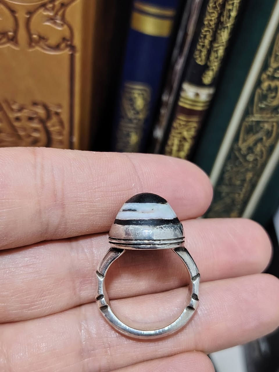 خاتم جزع يماني الأسود فضة صياغة النجف الاشرف) مقاس ١٨ خنصر او تتكبر حسب الرغبه


**إذا كنت صاحب هذا الإعلان وتريد حذفه لأي سبب، رجاءا أرسل رسالة إلى الدعم الفني**