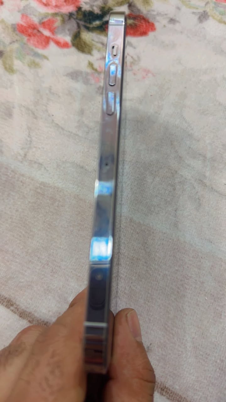 سلام عليكم آيفون البيع ذاكرة 256 بطاريه 82 بلادي جهاز مال بيت زلغ مابي شرط الفحص رايده 750 شراي يتصل بالعافيه ال ياخذه ***********
