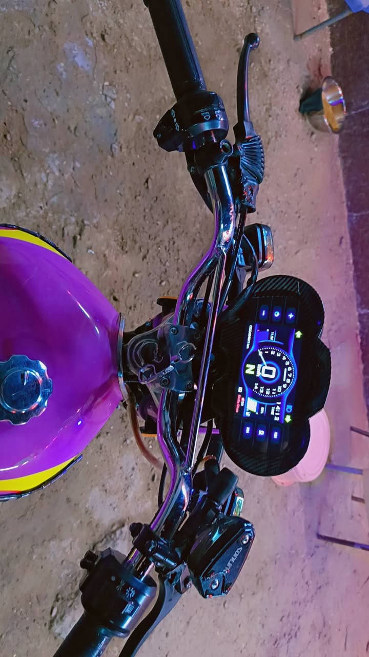 للبيع أو المراوس.. سونلينك (SONLINK CG200) موديل 2026 بحالة الوكالة! 🏍️🔥
العبارة:
"الزين ما يحتاج حجي، عينك ميزانك.. دراجة جديدة وجاهزة وما ناقصها برغي، مال قنية وراحة بال."
​📊 المواصفات والترتيب:
​الموديل: 2026 (بعدها بأكياسها ونظافة توب).
​المحرك والجير: محرك 200 سي سي، 5 جير (عزم وسرعة بالشارع).
​الممشى: ماشية 3000 كم فقط (بعدها على السحق وبحالة الفول).
​الوضعية القانونية: كاملة الأوراق وكافلها من كل شيء.
​الإضافات: شاشة ديجيتال بلادية ذكية ومتطورة، لايت أمامي زينون معدل ومنظومة إضاءة كاملة، ويل بريج مميز، والترتيب مثل ما واضح بالصور.
​💰 السعر والمراوس:
​السعر النهائي: 900,000 دينار عراقي ( وبيها مجال وسعر مناسب جداً مقارنة بنظافتها).
​المراوس: متواجد للمراوس حسب الرغبة، إذا عندك شيء يسوى وتوب نتفق إن شاء الله.
​للتواصل والاستفسار: [***********]
