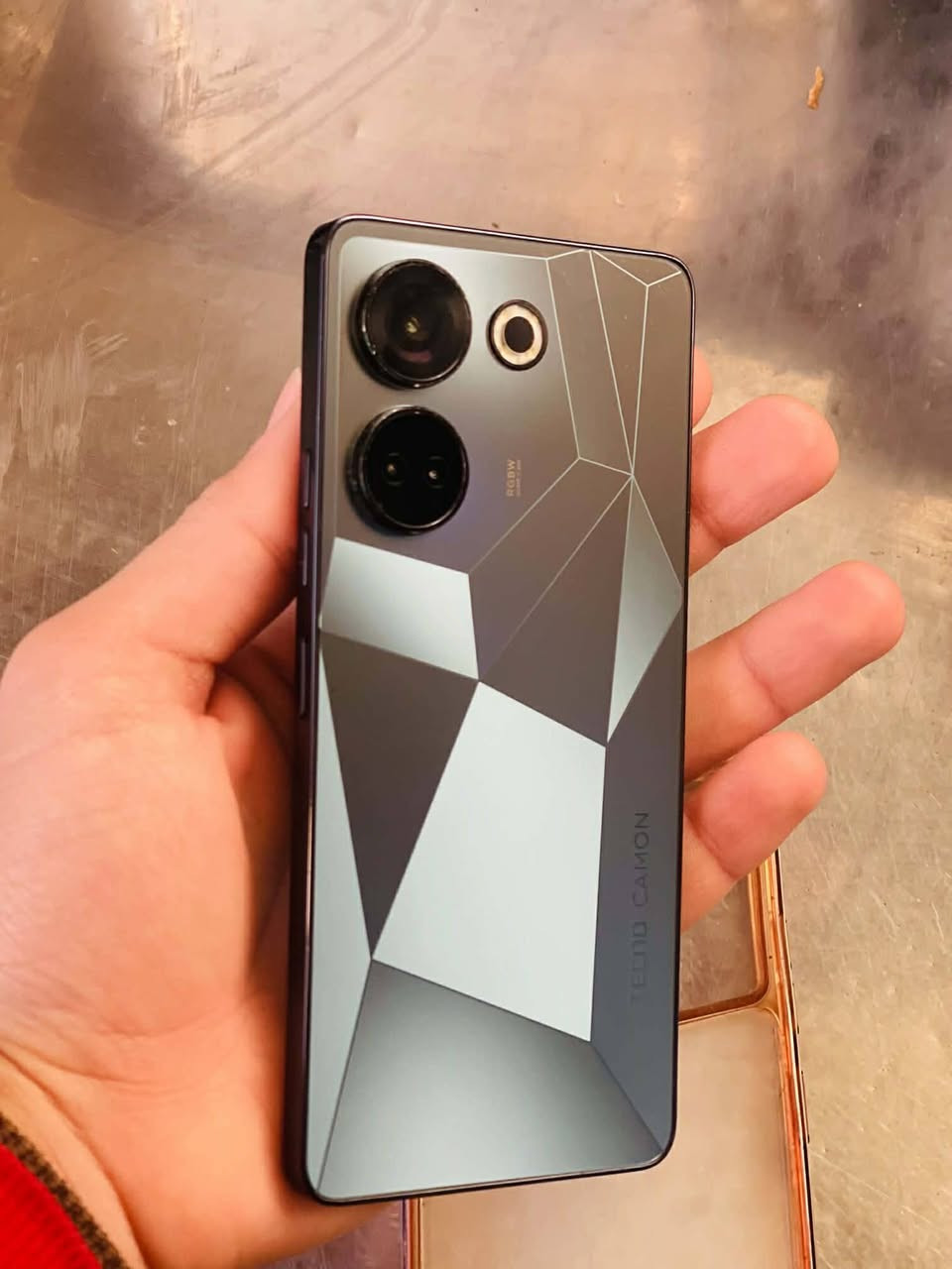 السلام عليكم تكنو كامون ٢٠ برو
ذاكره ٢٥٦ 
جهاز لوك حيل نضيف وقوي 
كله عل بلاد 
للبيع او مراوس اب ايفون فقط 
سعره ١٧٠ بي مجال 
مكاني كركوك 
رقم ***********
