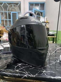 خوذه درجه أولى من النوعيات الاصليه  جام مضلل  لون اسود  قياس M سعرها 4...