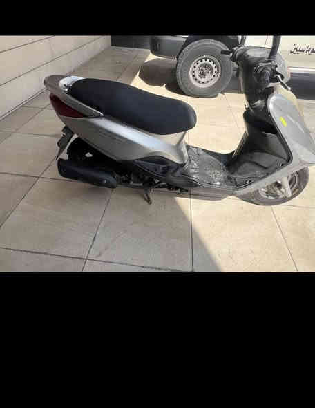 سلام عليكم  دراجه بريز 140 
دراجه مكينه خرسه مامفتوحه ابد 
لانضوح ولاتبخير برغي ممفتوح بيها الدراجه 
شلعه معدل كابريتر اصلي ممبدل  كفرات كلها مختمه  نكره سلف +هندر. ماشيها18الف. نقصها فقط  لاستاند التعليك مكاني العطيفيه ***********
