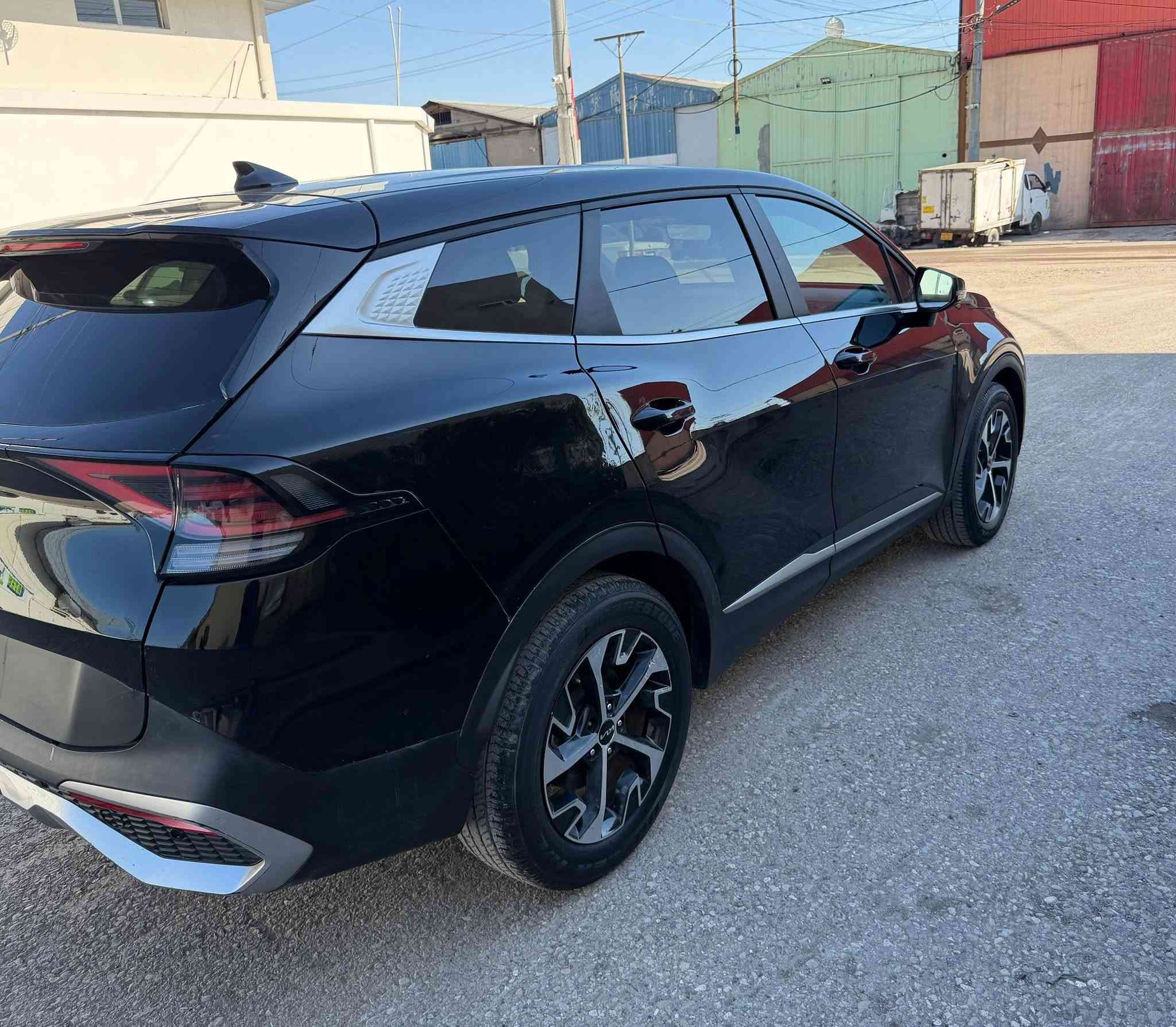 2023 KIA SPORTAGE, EX
وارد امريكي موديل 2023 
اللون اسود
سعر مناسب جوه السوق 🔥🔥
رقم  السيارة أربيل 
سعر  17500$
رقم الشاصي 5XYK33AFXPGO34973
ماشيه 35ألف mi
حادثها جاملغ امامي السكن مصبوغ و الجاملغات الخلفية 
بيها شبر صبغ+ شبر صبغ الصندوق
ارباك بردة و كشن فقط مفتوح
تصليحها درجة اولى على أيدي مال جناي .
المواصفات.. 
بصمة وبصمة ابواب 
تشغيل عن بعد 
إشارات ضوئية بالمريات مع نقاط عمياء 
شاشه متصلة 
تبريد لمس جهتين قطعتين 
كشنات جلد كهرباء 
تدفئه بالكشنات مع تدفئه ستيرن
هاندبريك بصمه
حساسات و رادار 
منافذ شحن أمامي خلفي 
ثلاث أنظمة قياده
اوتو هولد 
اوتو ستوب
تحديد مسار 
مانع انحدار
لايت زنون 
مكان السيارة اربيل
‏ ‭***********‬
‏‭***********
