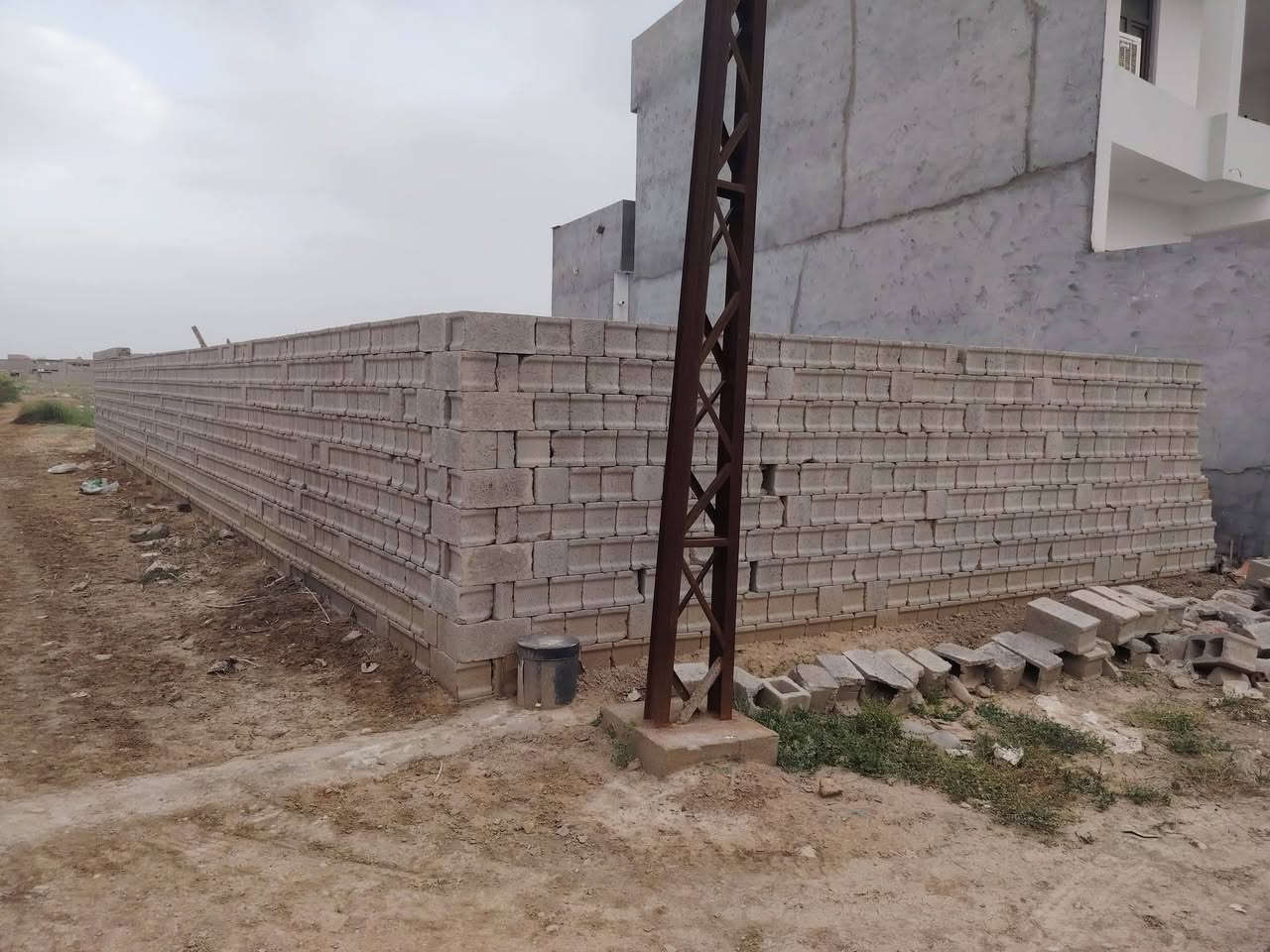 قطعه للبيع المساحه 194 ركن على شارع جامع الشكور السعر ٣١
موبايل ***********
