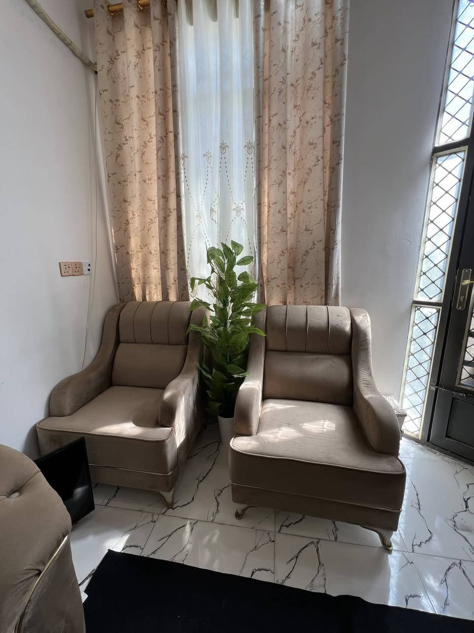 السلام للبيع تخم نضيف آخو الجديد سعره 800 وبي مجال عنوان سامراء رقم الهاتف ***********
