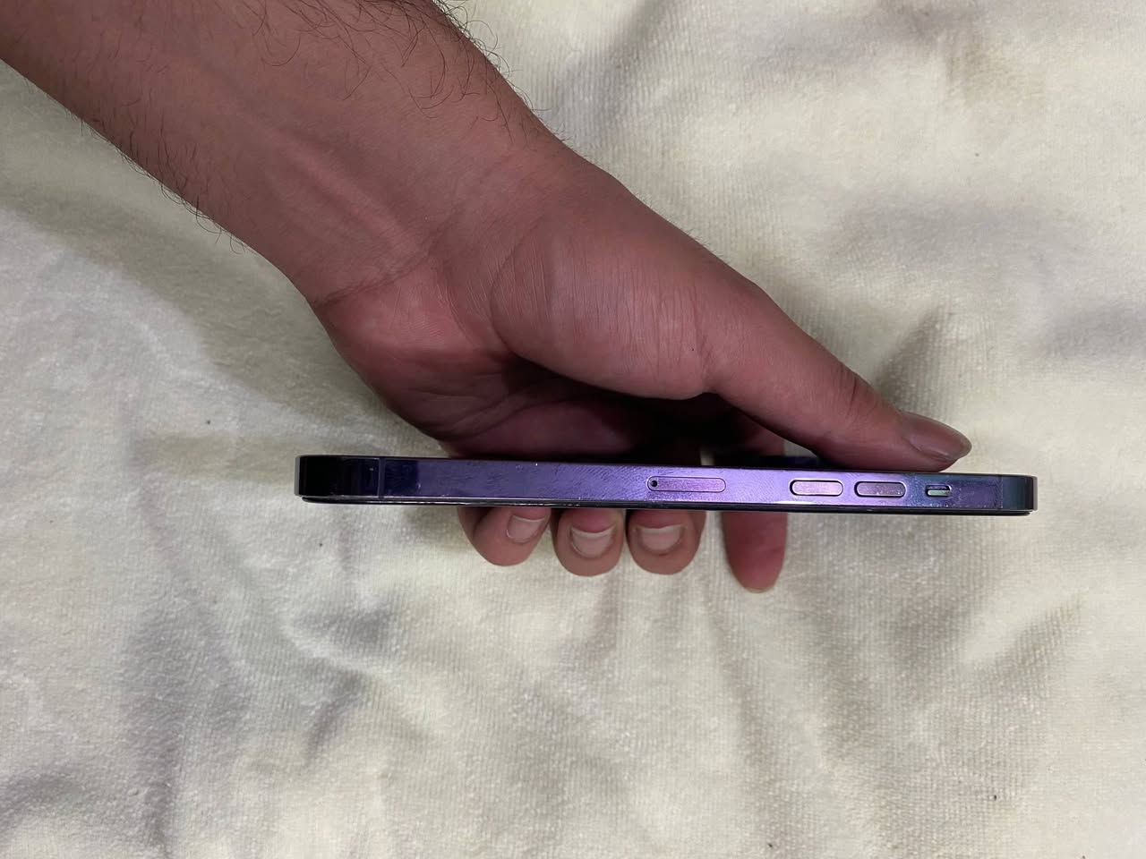 ايفون 14 ذاكره ٢٥٦ بطاريه ٩٣ جهاز ما مستخدم هواي مكفول كارتونه ضايعه  سعر ٨٠٠ قفله رقم ***********
