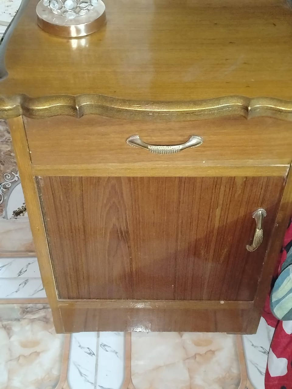 السلام عليكم غرفه أخشاب للبيع استخدام سنتين فقط سعر 850 وبيه مجال بصيط لشراي فقط يتصل عله رقم ***********
