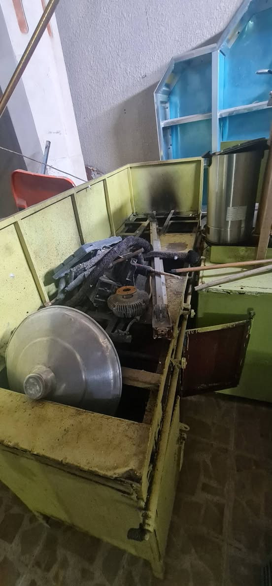 سلام عليكم عندي غراض مال مطعم
طباخ جبير +ميز جبير + ميز عدد ٢ صغار +طباخ صغير +مجمده وثلاجه شغالات وياهن جدوره صغار ومواعين وطاوات  الغراض مواضحه زين يالتصوير تجي اشوف احسن وهذا رقمي ***********
