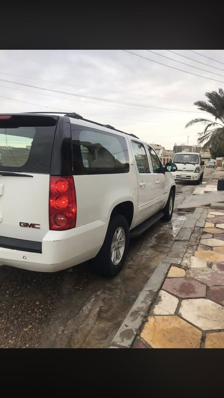 سلام عليكم جمسي يوكن للبيع موديل ١٣ وارد امريكي السياره مكفوله دوشمه تخم تاير حداديه على اخر حبايه مامتواجد خاص للاستفسار***********
