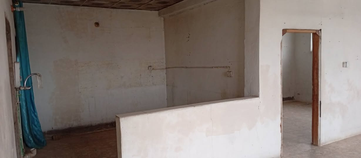 شقة للرهن بسعر ( 20 ) مليون
الموقع : حي المكرمة مقابل مدرسة الحر الرياحي ( البيعة سابقا )
تحتوي على صالة ١٠ متر و غرفة ومطبخ و حمام و مكشوفة و ٢ بلكونات 
للاستفسار : ***********
