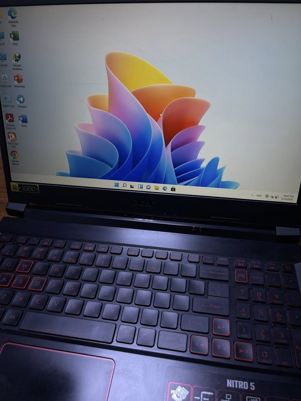 السلام عليكم.. للبيع لابتوب Acer Nitro 5 (AN515-55) بحالة ممتازة جداً ونظيف، مثالي للألعاب القوية والبرامج الهندسية الثقيلة والمونتاج.
المواصفات بالتفصيل:
 المعالج: Intel® Core™ i5-10300H (الجيل العاشر، فئة الأداء العالي H بسرعات تبدأ من 2.50 GHz)
 الذاكرة (RAM): بحجم 24.0 GB (مُرِقّاة لضمان سلاسة تامة وسرعة عالية بالعمل)
 كارت الشاشة المنفصل: NVIDIA® GeForce® GTX 1650 بسعة 4 GB (ويصل حتى 16 GB مع الذاكرة المشتركة)
 كارت الشاشة المدمج: Intel® UHD Graphics (لتوفير طاقة البطارية أثناء التصفح)
 الهارد (SSD): سعة 715 GB فائق السرعة
 حجم الشاشة: 15.6 إنش
 النظام: Windows 10 Pro الأصلي (64-bit) مُحدّث بالكامل
الجهاز نظيف جداً وفحص النظام يؤكد خلوّه من أي مشاكل تقنية (No problems found). جاهز للمعاينة والاستلام الفوري في النجف.
السعر: 700 الف دينار عراقي
تواصلوا معي للمزيد من التفاصيل عن البيع.


**إذا كنت صاحب هذا الإعلان وتريد حذفه لأي سبب، رجاءا أرسل رسالة إلى الدعم الفني**