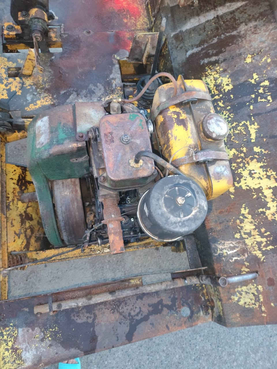 دنبر تاوتس للبيع نضيف بسعر 2 مليون مكينه كير اكسن فرندكسن شرط بي خيسان قليل بالكيلة واضح بالصورة وشاصي مفطور من تحت الكير وملحوم من زمان
***********
