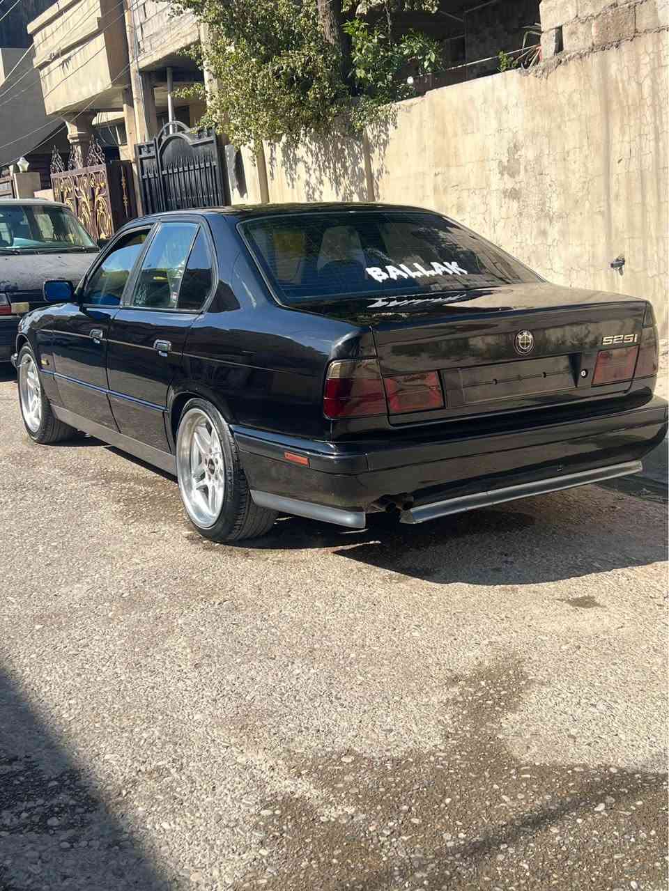 بي ام دبليو موديل 1991 رقم سليمانيه بأسمي
بطاقة بانزين بي رقم سنويه جديدة
وياله M السياره كامل Mبكچ
تبريد شغال 
525 بدون ضربه سقف تكم نضيفه 
غرفه جديده السيارة بل واقع بعد احلى Singapore


**إذا كنت صاحب هذا الإعلان وتريد حذفه لأي سبب، رجاءا أرسل رسالة إلى الدعم الفني**