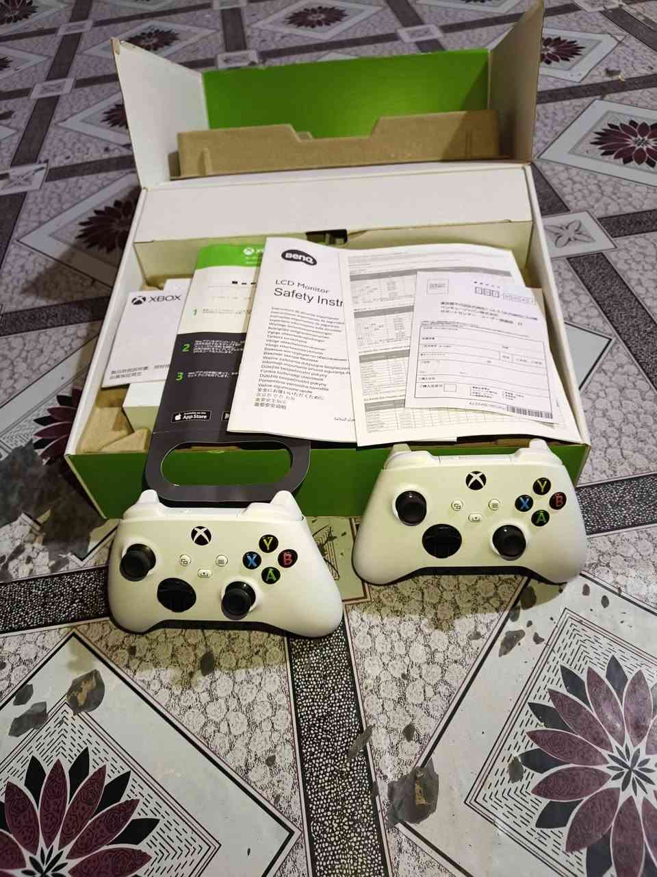 السلام عليكم الإخوة الأعزاء
جهاز Xbox series s لا مصلح و لا مفتوح لوك ستيكر

جهاز فول نضافة مستعمل شي قليل و كرتونتة ويا 

وثلاثية gta المحسنة 

ويا جوستكين اصليات و كيبل HDMI 2.1 و ليس 2.0

و كيبورد REDRAGON :FIZZ K617 RGB

وماوس Logitech G102 RGB 

السعر 500 ألف بدون الماوس و الكيبورد 450 الف

أي  الاستفسار خاص أو *********** واتس
