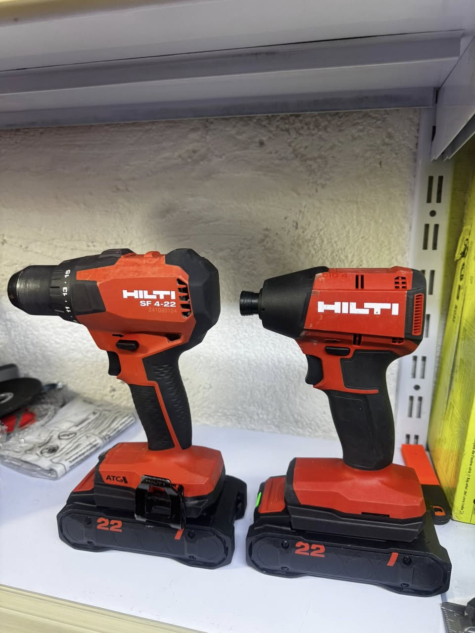 سلام عليكم اخوان 
هيلتي نورون اخو الجديد 
الشراري ايراسلني خاص او واتساب 
توصيل متوفر 
*********** واتساب
