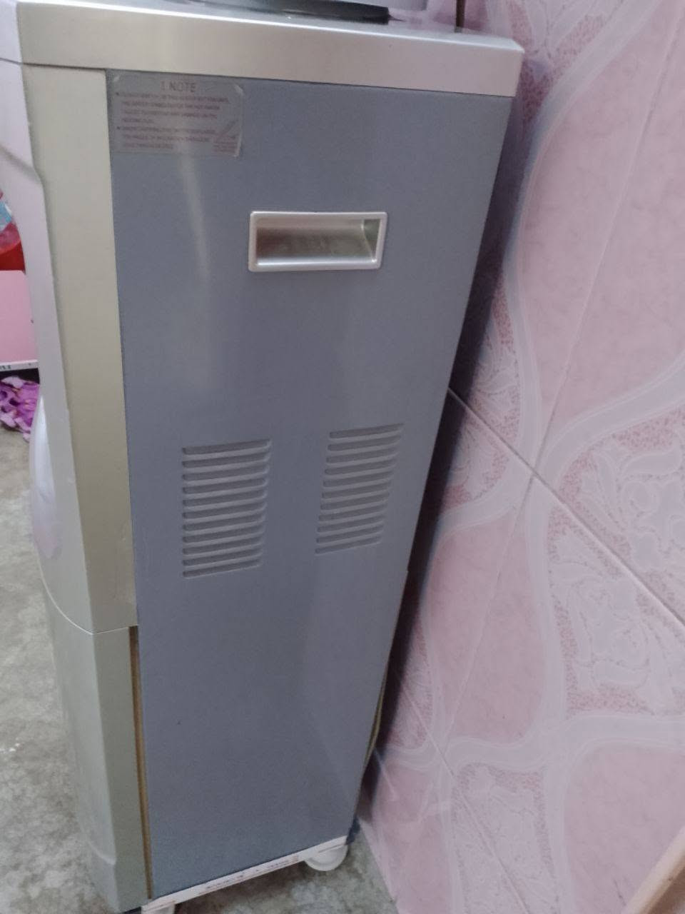 براد شغال حار بارد ثلاجه كل عيب مابيه  سعر 60 وبيه مجال مكاني كركوك حي عسكري شراي راسلني وتساب فقط ***********
