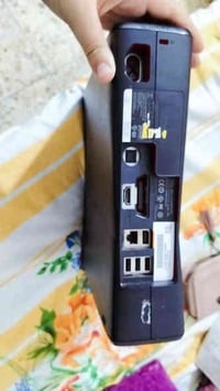 اكس بوكس للبيع السعر 100 وبي مجال نظيف ما مصلح يدين بيده شحن٠٧٧١٠٤٦٣٩٥...