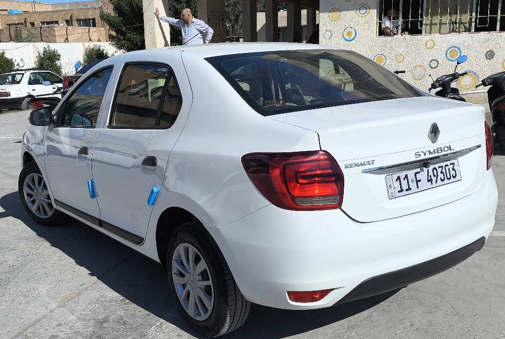 ثاني يوم هزه جديده سعرهه 88ماشيه 59 كير ومحرك مكفول على وضع الشركه مكفولة ماعدا شبر بالدوسه تخم تاير جديد تبريد ثلج محرك 1600كير اوتوماتيك شاشه وكامره هاتف *********** مكانه الأعظمية بغداد, العراق
