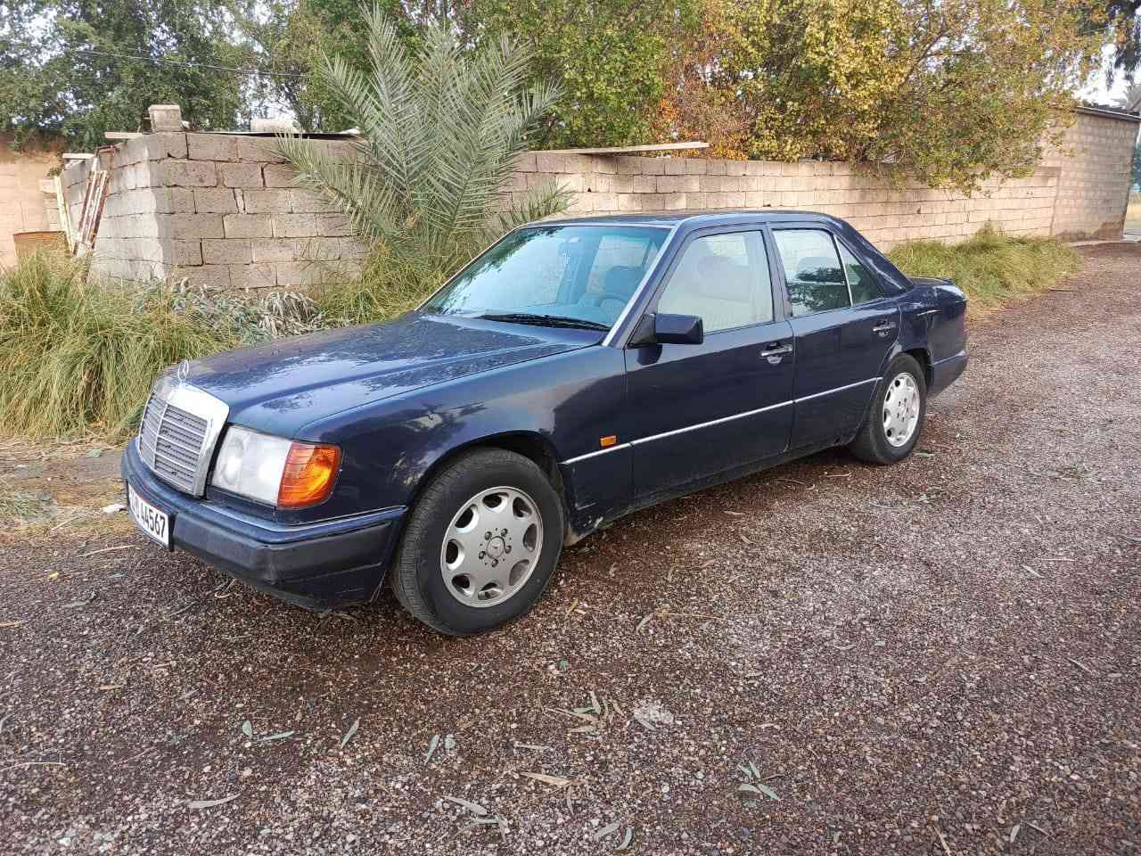 مرسيدس دب موديل 90 مكينه بلاديه قواعد سليمه كهربائيات مع فتحه شغاله تدفئه وتبريد شغال السعر 68 الاتصال على هذا *********** المكان ديالى
