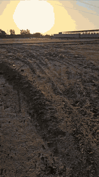 للبيع مستعجل جدا ..ارض زراعي 
200 متر ب4ونص مليون خواتها معروضات ب7 مليون
تنازل بالمحكمة من كاتب العدل يضمن حقك وحقي
العنوان النجف طريق كربلاء نجف عمود 240 مجاور مركز طوارئ ياعلي 
تبعد عن الشارع العام 540 متر
تبعد عن ثورة العشرين 18 كيلومتر
تبليط ماء كهرباء ..منطقة ساكنه بيها ناس وناس تبني
للاستفسار ع الخاص واتساب اتصال ***********
والفيديو يوضح الارض
