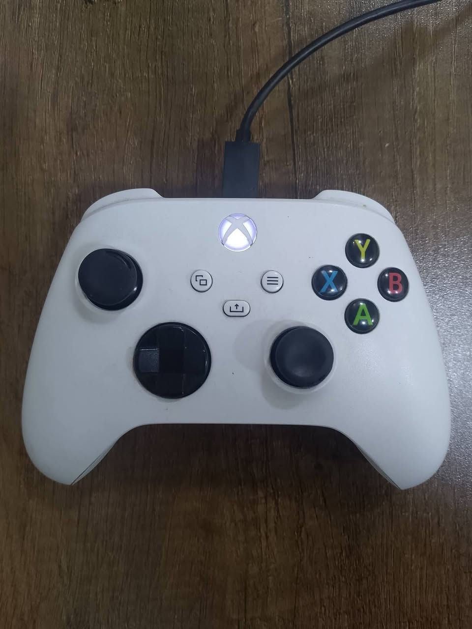 السلام عليكم أكسبوكس سيريس اس نص تيرا
جهاز نظيف 100% ممفتوح ولا شخط بي مستعمل شي قليل اخذتة نهاية ٢٥ طك كارتونة ويا اثنين جوستك الاصلية والثانية
جوستك سعرها 100 الف موجود الباركورد على الجوستك مثل ما موضح 
مع كيبورد وماوس من شركة كيم أون 
ويا يو بي أس أيضا 
السعر 490 
ممتواجد فيس أبد فيس ممتواجد 
*********** 
*********** واتساب
