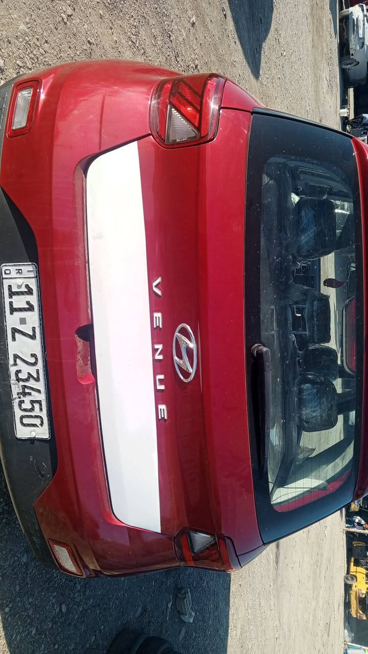 سلام عليكم .فينو 2023.باسمي
ماشيه 34.
تحكم ستيرن .مانع نزلاق .تحكم قياده .
تدفئه كشنات .لايت زنون .شاشه كار بلي .
رادار امامي .وبعد هواي مواصفات .المعروفه .
الضرر حافت البنيد .ولجاملغ مبدل .طخه بلجنطه ربع منهه راجع وعدل بدون تبديل بدون فتح ....السياره مكفوله من كص من شواصي  .عدا الي ذكرته .

السعر ...140بيهه مجال قليل .متواجد عل نت .
***********
