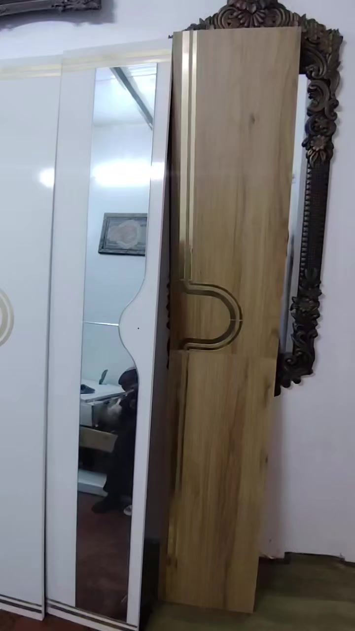 السلام عليكم غرفة اخشاب تركية بل كارتون ممشدودة 5قطع 
السعر ٦٥٠ 
التفاصيل بل فيديو 
الاتصال على الرقم ***********
