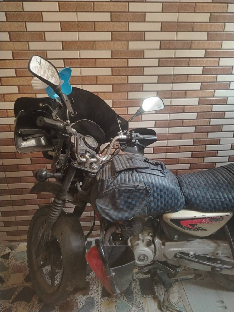 السلام عليكم
للبيع دراجه بوكسر موديل 21 رقم وسنويه بأسمي تحويل مباشر الدراجه متروكه تجي وتشوف بعينك
السعر 1.900 وبيهة مجال
للتواصل
*********** بغداد, العراق
