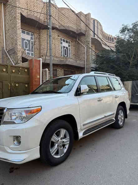 سيارة لاندكروز مكفولة
سياره لاندكروز موديل ١٣ مكفوله كفاله عامه٨ سلندر ٤٦٠٠ 
مواصفات VXR سنوية بإسمي تحويل مباشر
السعر ٣٨  وبيه مجال العنوان فلوجه 
*********** 
***********
