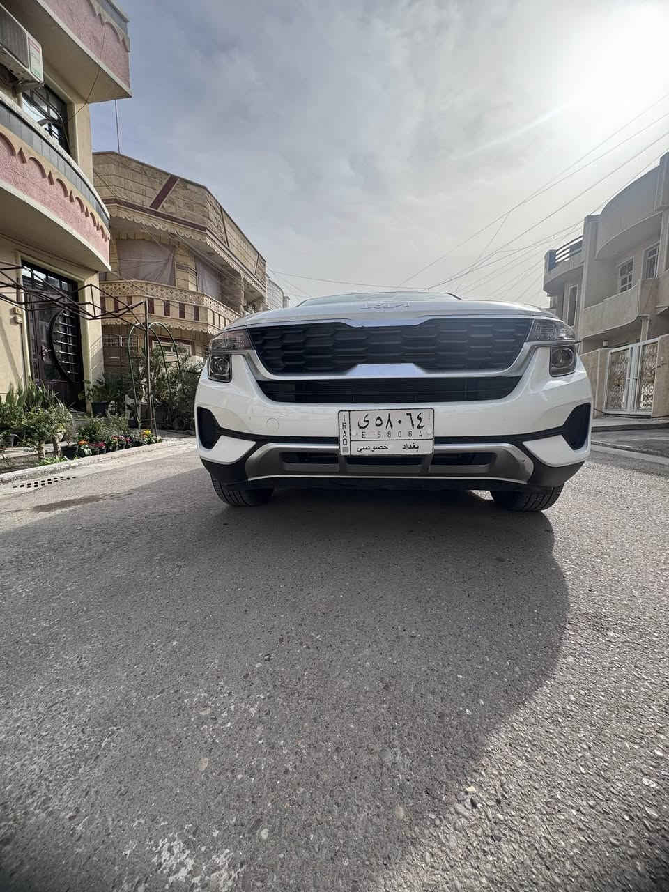 السلام عليكم
سليتوز 2022 امريكي بغداد
محرك 2000 دوش
ماشية 56800
حادث جنطة ومصلحة نفسه صبخ ربع جنطه
بدون ايرباك 
السياري اني مستوردها ومصلحها ومرقمها 
4*4
كار بلي وحساس وكامرا خلفية 
تحديد مسار وقياده ذاتيه 
اطفاء وتشغيل ذاتي في الازدحام
السياره نظيفة جدا على ايدي 
السعر المطلوب 175 ورقة وبيها مجال
بغداد الاعظمية ***********
