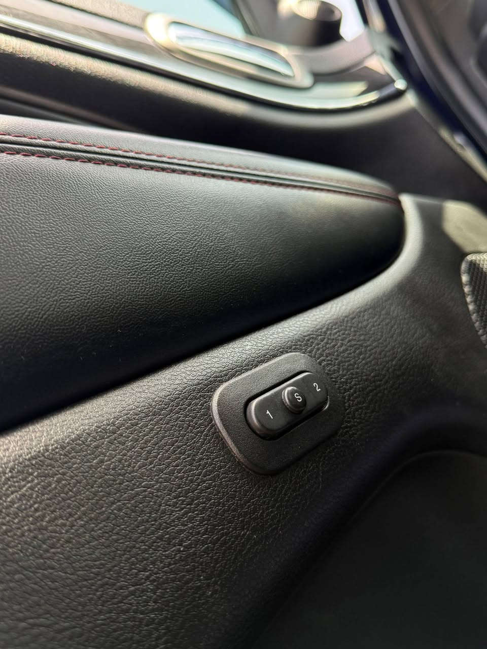 جيب موديل ١٨ رقم بغداد بأسمي
اللون  نيلي
فئة تريل هوك  ٦ سلندر 
صبغ ٣ قطع جانبيه جهة اليمين ضرر خفيف موجودة صور حادث
مواصفات السياره 
محرك ٦ سلندر
جكات
وضعيات قيادة
جنطة كهرباء
تشغيل عن بعد 
شفتات ستيرن
كشنات كنتارا وجلد
كراسي الجهتين كهرباء + خزن
تدفئه وتبريد مقاعد اماميه 
تدفئه مقاعد خلفيه مع الستيرن
اوتو ستارت
نظام سبورت
بجم بالكامل اناره LED (كشافات وعالي وناصي)
السياره مال جناي وعليها صيانه كاااااامله وبدون اي نقص  حرفياً 
مكانها بغداد حي العدل
السعر ٢٠٥ وبي مجال بسيط للشراي 
مااخصم سعر بالتلفون تعال شوفها وتدلل
سيارة بجم كبس و خلف كبس
ايرباك فقط البردة
***********
