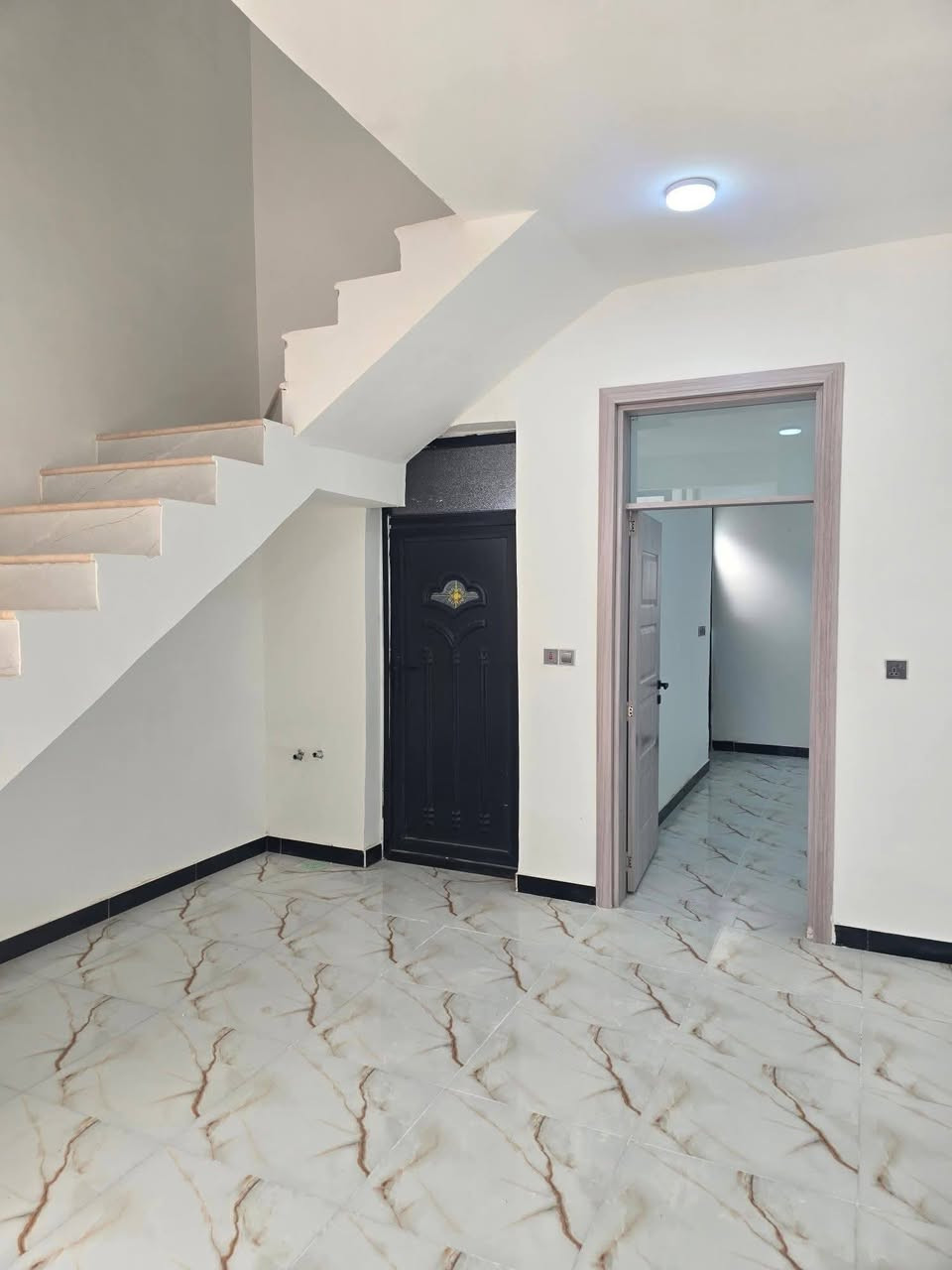 دار سكن طابقين كونكريت للبيـــــــع 
ام الخيل خلف السكه ( طابو زراعي سند 25)
_________________________
المساحه / 133 متر 
الواجهه / 8 متر 
السعر مناسب جدا اتصل وتدلل 
________________________/
3 غرف نوم / صالات عدد 2 / استقبال / مطبخ/ مجموعتين صحيه/ طارمه 
***********
للأستفســار/ مراجعـــــة مكتـــب  العا صمة للعقار والمقاولات العامه الاتصال على الأرقام التاليه ***********

*********** مراجعه الواتساب
