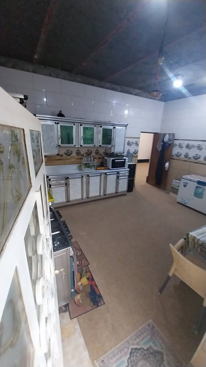 دار للبيع ٢٠٠م زراعي
غرفتين وصاله 
ومطبخ واستقبال 
وحمام داخلي وخارجي 
البناء حجر السعر ٥٠ مليون وبي مجال 
عنوان البيت البراكية شارع المعمل شارع السبيس مكتب بغداد للعقار ***********
