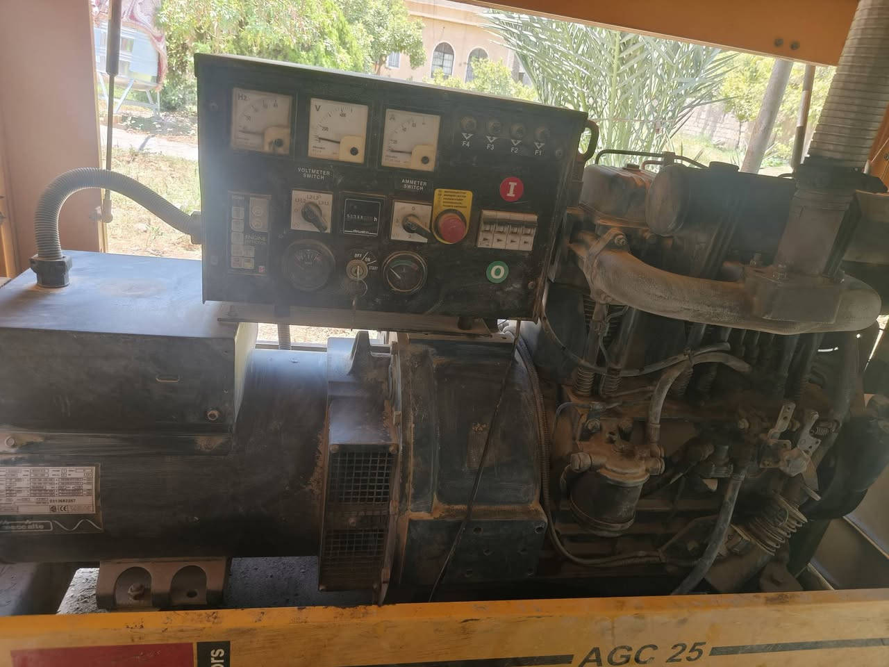 مولد للبيع 25kv
اكثر من ١٠٠ امبير 
للاستفسار 
‏‪***********‬‏
