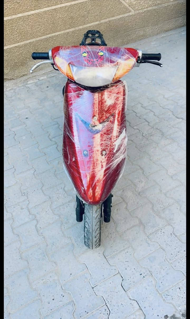 السلام عليكم اني مكلف بالنشر دراجه 60 للبيع مكينه ما مفتوحه الدراجه نشطه كفرات نضيفه استاند تعليك و جانبي دراجه كامله فقط اشاير ما يشتغلاً 
رقم صاحب الدراجه ***********
