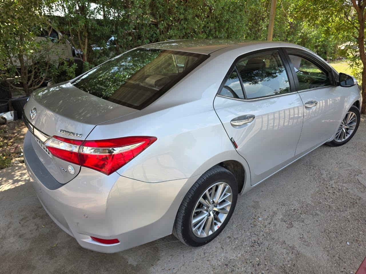 🚗 للبيع: تويوتا كورولا 2015 ليمتد فول الفول خليجيةةة
للبيع او المراوس حسب : تيوتا كورولا 2015 ليمتد فول الفول خليجيةةة مكفولةة كفالةة عامة والسونار مرفق مع الصور 
سيارة نظيفة كلشش
 الموديل: 2015
النوع: Toyota Corolla 2015 (ليمتد)
المحرك: اقتصادي وقوي
القير: أوتوماتيك
اللون: (سلفري)
الممشى: (150000)
مواصفات المتد معروفة 
بصمةة 
مثبت سرعةة
تحكماتت ستيرن 
بانورماا (فتحةة سقف)
تكيففف ثلجججج 
اشايررر بالمريي
جاهزة للسفر والاستخدام اليومي
السعر: ($150) والسعر قابل للتفاوض بالمعقول 
مكان السيارة بغداد 
📞 للتواصل: خاص على واتساب  أو اتصال
***********
***********
ملاحظة‼️ صارت اكو طخة بالجنطة وتعدلت على البارد
