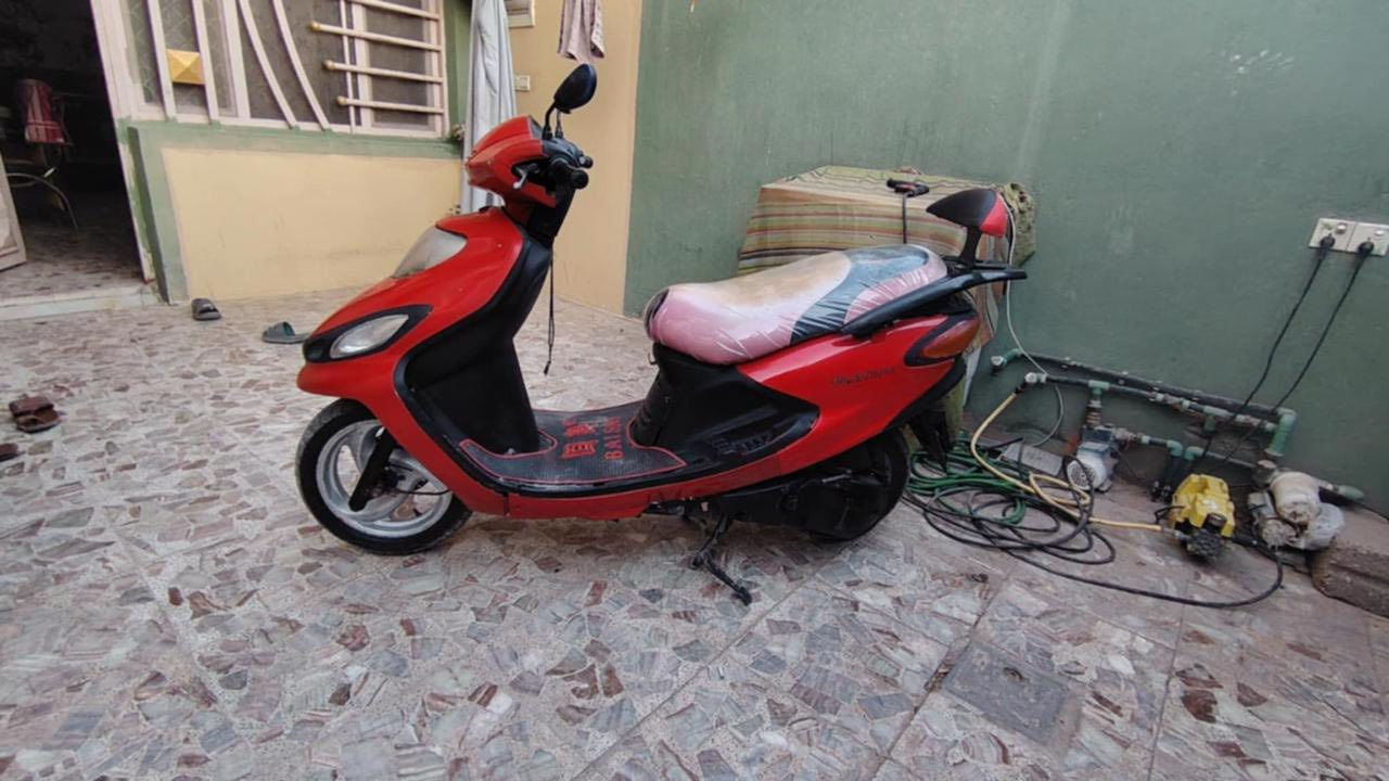 السلام عليكم دراجه دولفين نضيفه جدا لكن مجفته وكلشي شغال بيه السعر.   200قفل مكاني الحله الحمزه الغربي وهذا رقمي ***********
