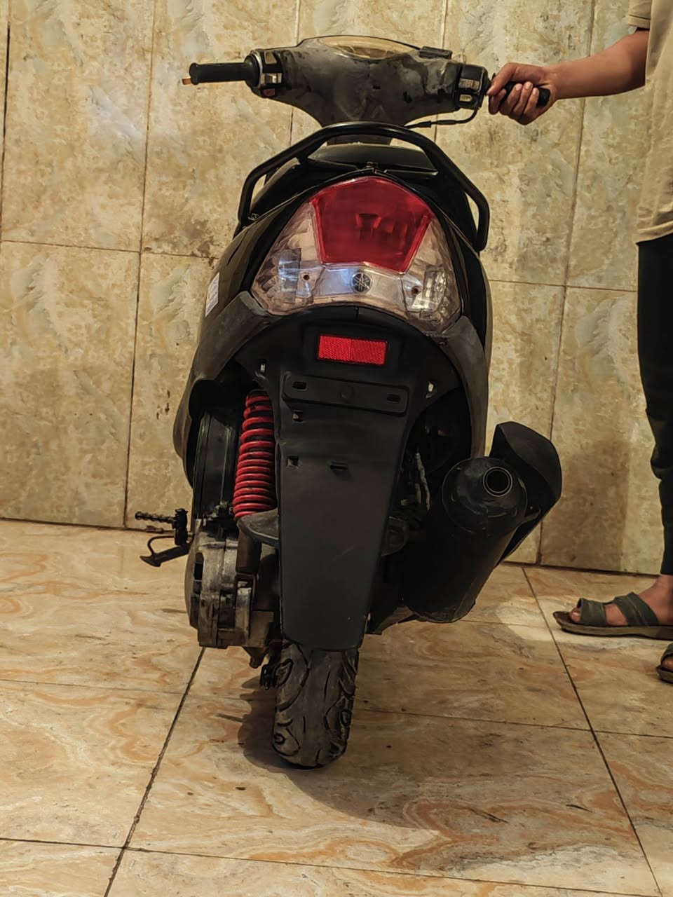 اخوان دراجه ماكس عدله للبيع  الدراجه كامله كهربائيات اشاير لايت عالي ناصي هورن سلف هندر باتري  تايرات جدد كفر نضيف كلش  بس صورت بليل وطلعت مو واضحه  الدراجه شلعه ومعدل وناعمه كلش صوت حلو صالنصه رياضي اف ام صوت مضخم الدراجه مفتوحه  السعر 450 وبيها مجال قليل  و انشاء الله باجر اصورها بنهار ولي يريدها خاص اذزه العنوان سماوه ال معالي قرب محطة الغاز  رقم الهاتف ***********
