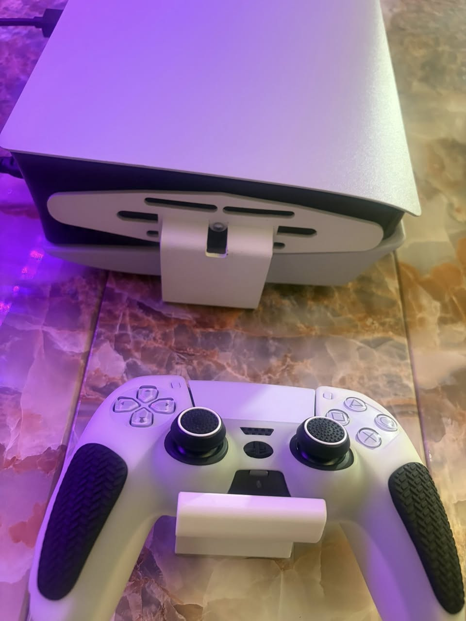 بليستيشن 5 سليم
الجهاز اخو الجديد ، استخدام كلش قليل وياه ستاند حته يثبت ع الحايط و استاند ثاني اذا تريد تخليه ع الميز 
الجها كامل هو و كيبلاته و جنطه تجي وياه مثل ما موضح بلصور 
كارتونه ما جبتها وياي 
السعر 700 الف قفل 
المكان : النجف 
توصيل ماعندي


**إذا كنت صاحب هذا الإعلان وتريد حذفه لأي سبب، رجاءا أرسل رسالة إلى الدعم الفني**