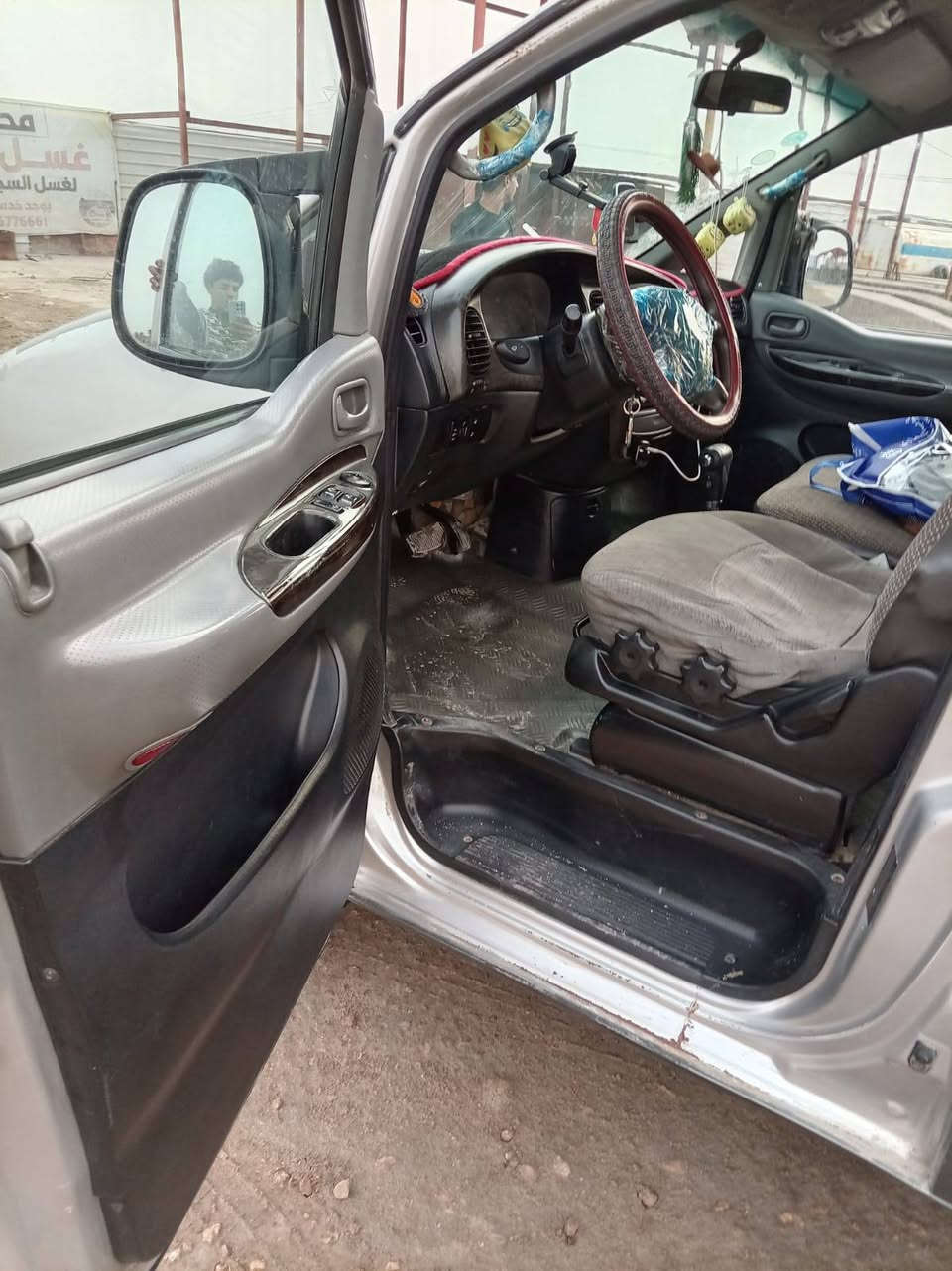 سلام عليكم ستاركس للبيع مسكر محركه جديد تونه شادينه كير اوتماتيك مصفره هيه وغرامات  بتر 8 راكب مكفوال من ضرب القويه سياره جديده جاهزه المكان الديوانية الحمزه الشرقي رقم والا ستفسار مكلف بنشر ***********
