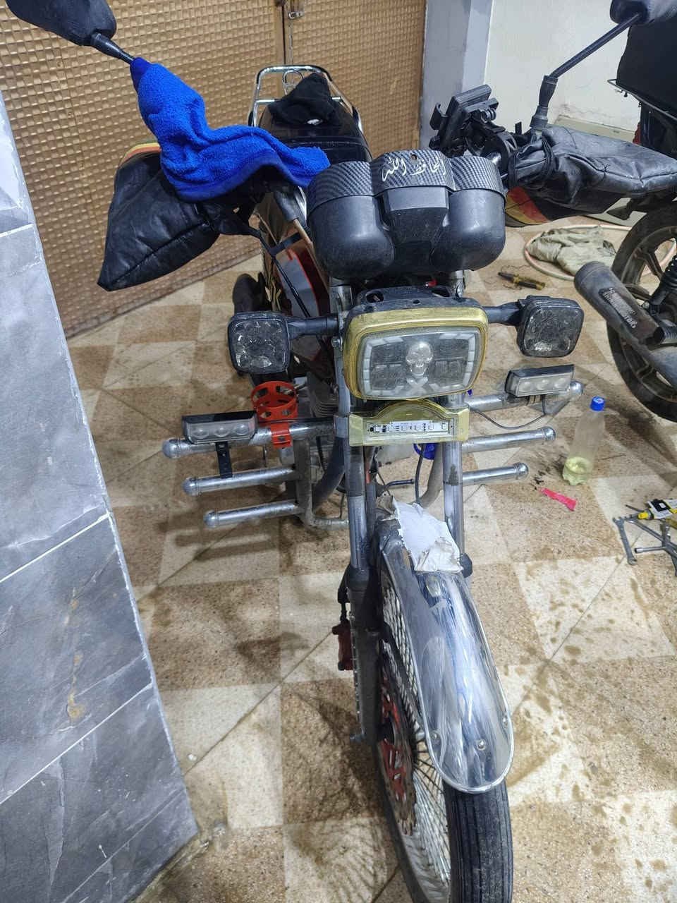 دراجه ايراني 4 كير تايكر.
كامله من كلشي أوراق بيها بس ما تترقم بيها 5 اوراق أو 4 اوراق .
دراجه ما ناقصه اي شي بس شغل واطلع (خير من الله)
سبب للبيع اشتريت مرقم 
ديالى بعقوبه ***********
