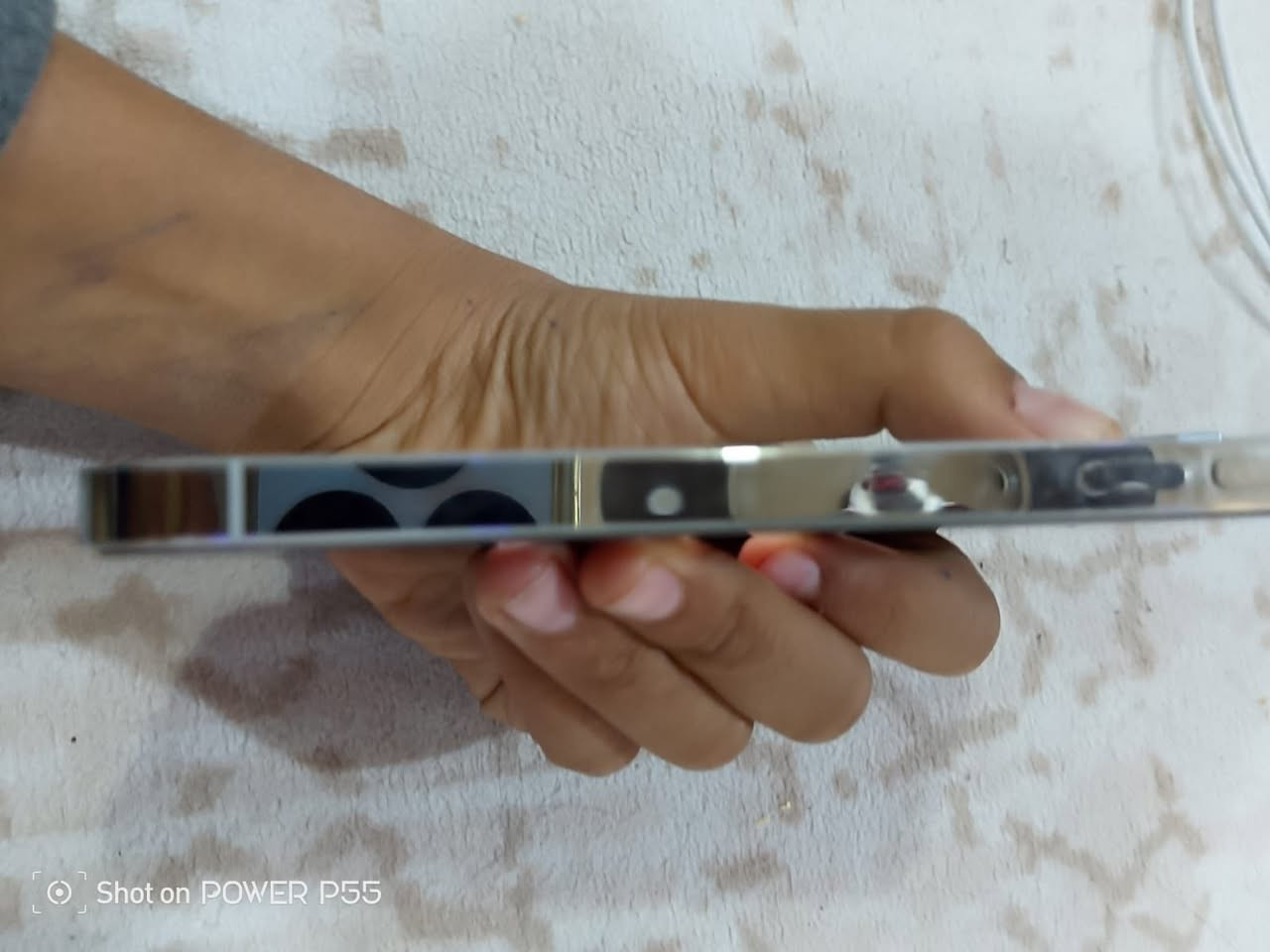 ايفون 13 برو ماكس نظييف جدا جدا بطاريه 86 وتر بروف مع كارتونته وكامل ملحقات كما موضح بالصور ذاكره 256 اخو الجديد ب 720وبي مجال للطيبين
